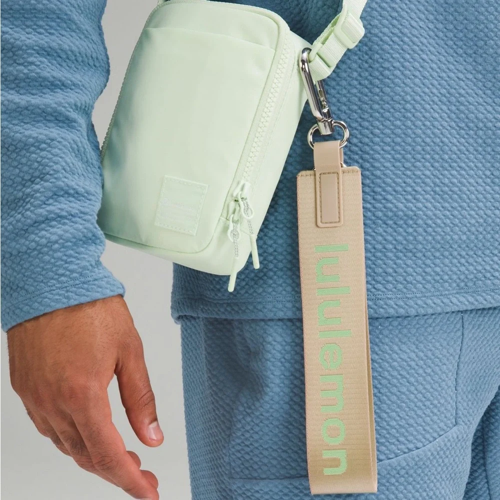 NWT Never lost Lululemon Keychain bag clip SOLD SEPARATELY Keep your keys close - Picture 2 of 15